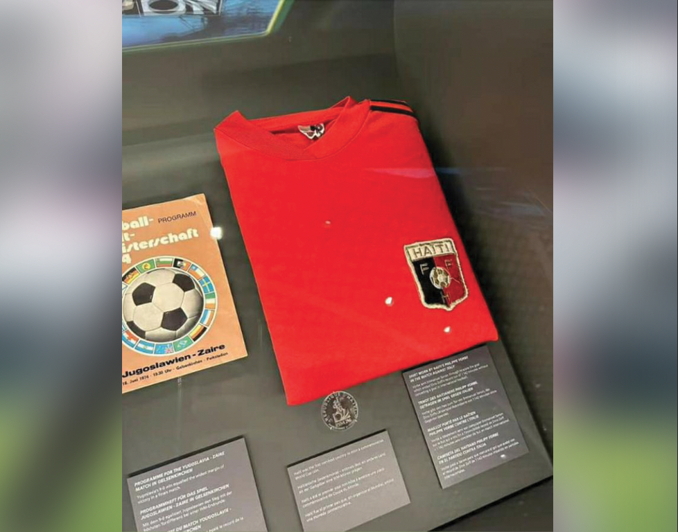 Le maillot de Philippe Vorbe exposé au musée de la FIFA